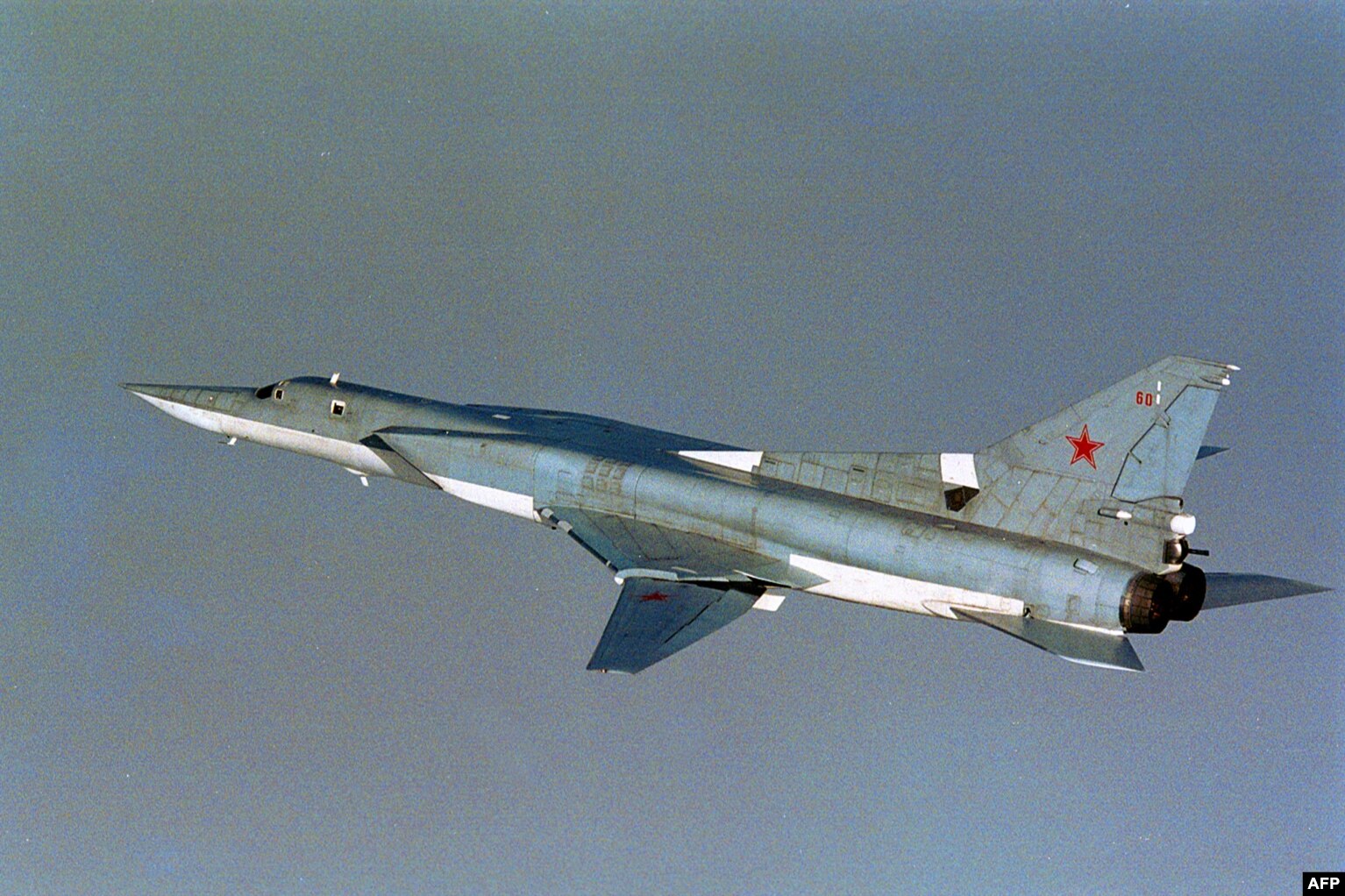 Një bombardues rus TU-22 me rreze të gjatë, i fotografuar në gusht të vitit 2007. Shumë pajisje ajrore janë shkatërruar në sulmet e 1 qershorit, të kryera me dronë.