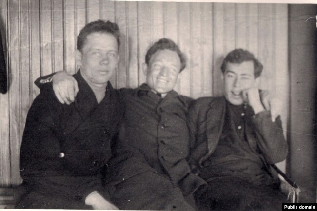 Yu Taubin (a destra) in esilio a Tyumen.  1935 anno