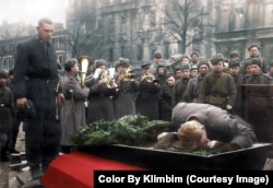 The burial of a Soviet soldier during World War II. Shirnina says she studies carefully before deciding on her colors. "When I colorize uniforms I have to search for info or ask experts. So I’m not free in choosing colors."