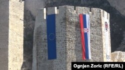 Zastave EU i Srbije na Tvrđavi u Golupcu, 29. mart 2019.