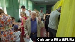 Polling station inside School No. 44