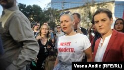 Premijerka Srbije Ana Brnabić sa partnerkom na Paradi ponosa