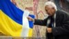 Un ucrainean la vot în alegerile precedente