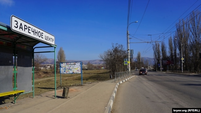 Через село Заречное проходит автодорога Симферополь-Ялта