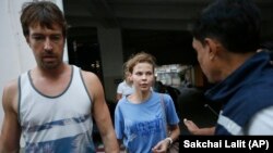 Anastasia Vashukevich (center) and Aleksandr Kirillov (left) arrive at the immigration detention center in Bangkok, Thailand, on February 28.