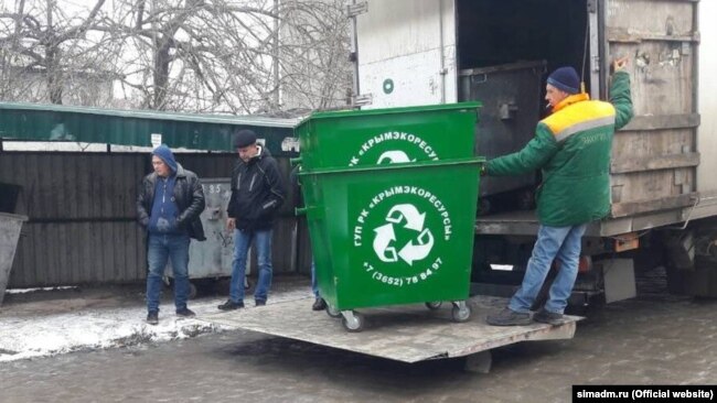 Новые контейнеры для мусора в Симферополе