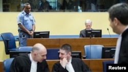 Detalj iz sudnice sa izricanja presude Mommčilu Perišiću, 28. februar 2013.