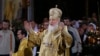 РПЦ: патриарх Кирилл не должен ездить на "Ладе-Калине" или трамвае