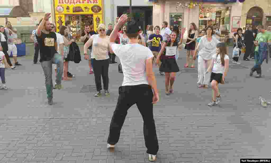 Танцы протеста на #оккупайарбат