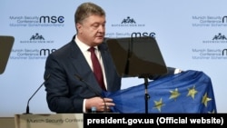 Президент України Петро Порошенко виступає під час Мюнхенської конференції з питань безпеки. Мюнхен, 16 лютого 2018 року 