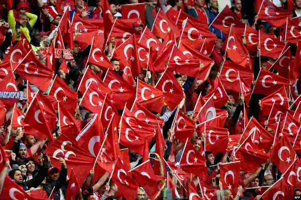 هواداران تیم ترکیه 