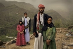 Получившая множество премий фотография американского репортера Стефани Синклер, сделанная в Йемене в 2010 году: "Девочки-невесты: слишком юные для свадьбы"