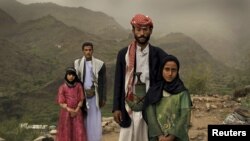 Fotografi e dy vajzave të martuara në Jemen