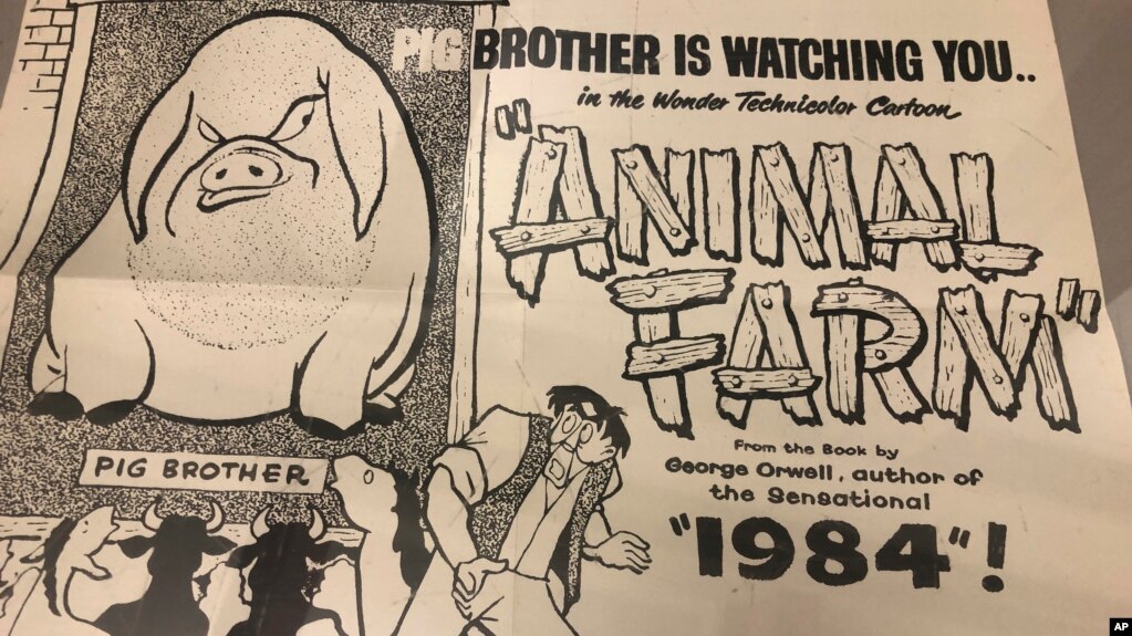 پوستر تبلیغاتی نسخه کارتونی «مزرعه حیوانات» در یک نمایشگاه در آمریکا، ۲۰۱۹