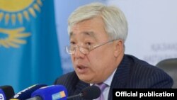 Министр иностранных дел Казахстана Ерлан Идрисов в Службе центральных коммуникаций. Астана, 27 декабря 2015 года.