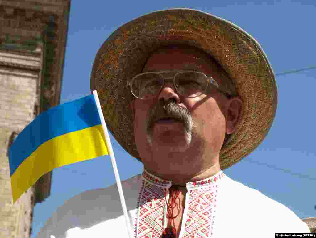 День Державного Прапора України, з 2004 року, відзначається 23 серпня.