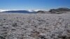 Верхнее плато горы Чатыр-даг, справа вершина Чатыр-дага Эклизи-бурун (1525 метров над уровнем моря). Ноябрь 2014 года