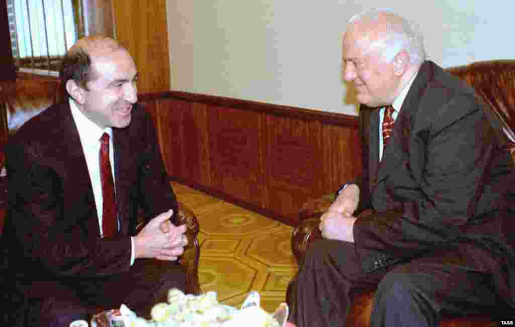 CIS Executive Secretary Boris Berezovsky (left) with&nbsp;Georgian President Eduard Shevardnadze in Tbilisi on May 14, 1998.