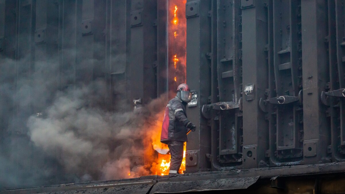 Війська РФ завдали удару по Авдіївському коксохіму – без постраждалих