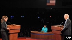 Republikania Sarah Palin dhe demokrati Joseph Biden gjatë debatit të tyre televiziv, 2 tetor 2008.