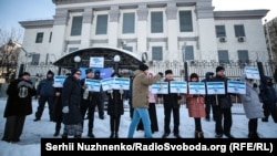 Kyivdeki Rusiye elçihanesi ögünde aktsiya