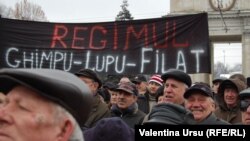 La unul din protestele antiguvernamentale