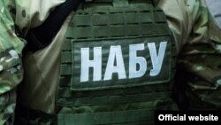 Імені парламентаря НАБУ не наводить, проте обставини вказують на представника «Слуги народу» Сергія Кузьміних