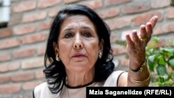 На вопрос, поддерживает ли ее кандидатуру «Грузинская мечта», Саломе Зурабишвили ответила отрицательно