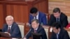 Заседание парламента Киргизии, на котором рассматривалось будущее рудника Кумтор.
