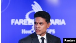 Ziaristul de televiziune Fareed Zakaria o dezbatere în cadrul Clinton Global Initiative 2012 la New York