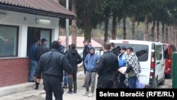 Migranti pristižu u bivšu kasarnu Ušivak