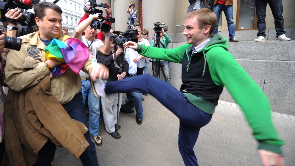 Каково быть геем в России?