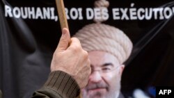 Плакат на протесті проти політики президента Ірану Хасана Роугані щодо смертної кари в країні, Відень, Австрія, березень 2016 року