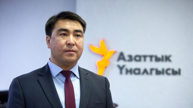Депутат Акаев: Өкмөт өзгөчө кырдаалда Интернеттен сөгүнгөндөрдү жазалоого гана жетишти