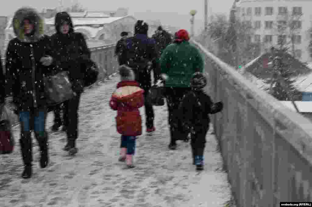 Чеченские беженцы на пути из Беларуси в Польшу. Брест, 2.02.2017