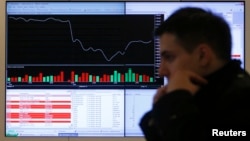 As investors look to get out of Russia, the country's economy could face a slump comparable to the financial crisis of 2008. (file photo)