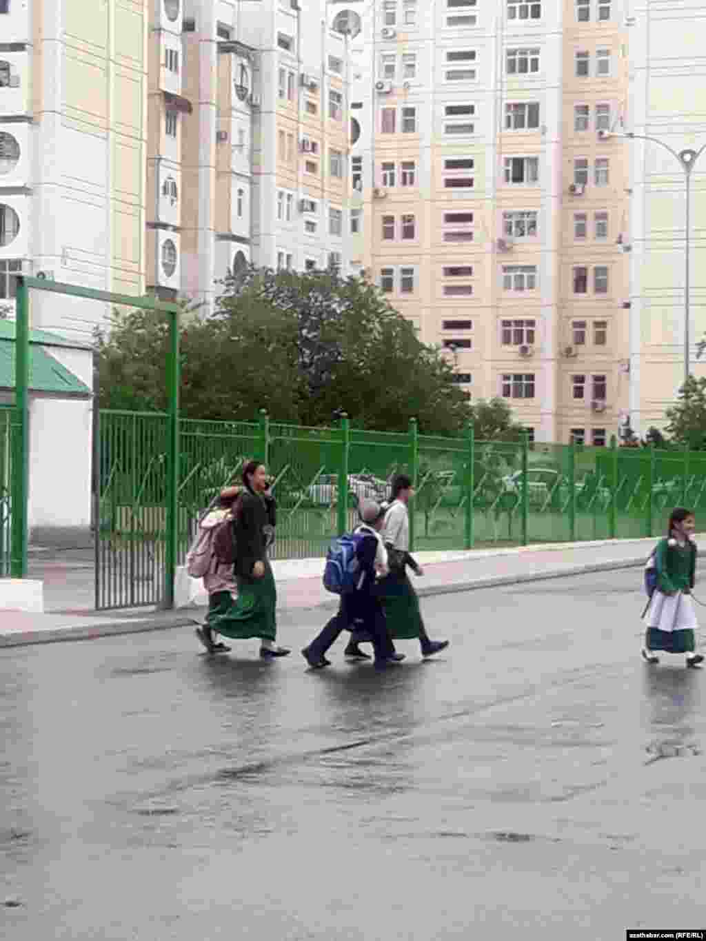 Mekdep okuwçylary