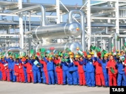 Türkmenistan - Hytaý gaz geçirijisiniň açylyş dabarasy. 15-nji dekabr, 2009 ý. Arhiw suraty.