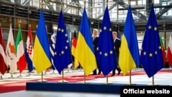 22 червня президент Європейської ради Дональд Туск повідомив, що лідери ЄС на саміті у Брюсселі домовилися продовжити економічні санкції проти Росії через невиконання нею Мінських угод