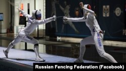  Fencing's global governing body has reversed a ban on athletes from Russia and its ally Belarus. (file photo)
