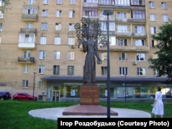 Пам’ятник Лесі Українці на Українському бульварі в Москві