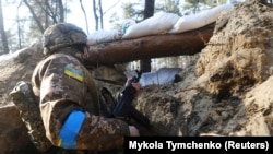 Боец Сил территориальной обороны ВСУ во время вторжения России в Украину. Киев, 14 марта 2022 года
