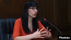 Armenia - Naira Zohrabian, a parliament deputy and the chairwoman of the Prosperous Armenia Party, at a news conference in Yerevan, 5Feb2016.