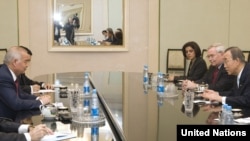 Генсек ООН Пан Ги Мун на встрече с президентом Узбекистана Исламом Каримовым. Ташкент, 5 апреля 2010 года.