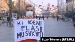 Një aksion simbolik i shoqërisë civile në Prishtinë, për të kundërshtuar gjendjen e cilësisë së ajrit në kryeqytet