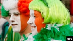 Людзі з колерамі ірляндзкага сьцяга