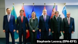 AB-nin Xarici siyasət rəhbəri Federica Mogherini Brüsseldə Orta Asiya ölkələrinin xarici işlər nazirləri ilə, noyabr, 2019-cu il