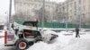 Омск: горожане с помощью баннеров призвали мэра убрать снег 