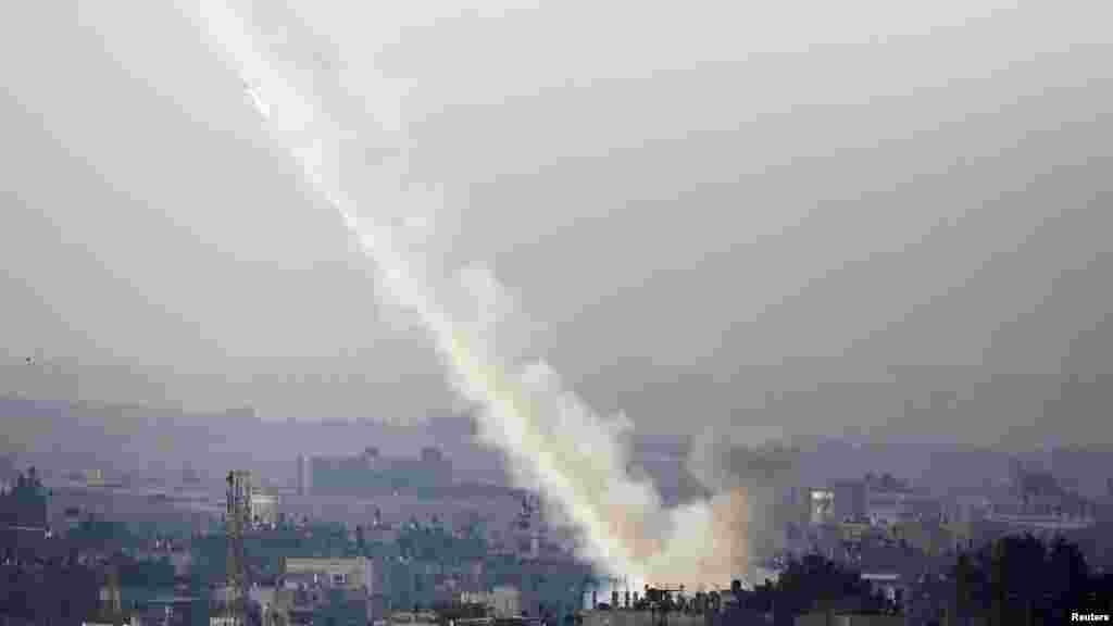 Palestina - Ispaljena raketa ka Izraelu, 15. novembar 2012. Foto: REUTERS / Amir Cohen 