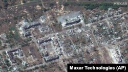 Супутниковий знімок Maxar Technologies, на якому видно зруйновані будівлі в місті Рубіжному поблизу Сєвєродонецька Луганської області, 6 червня 2022 року